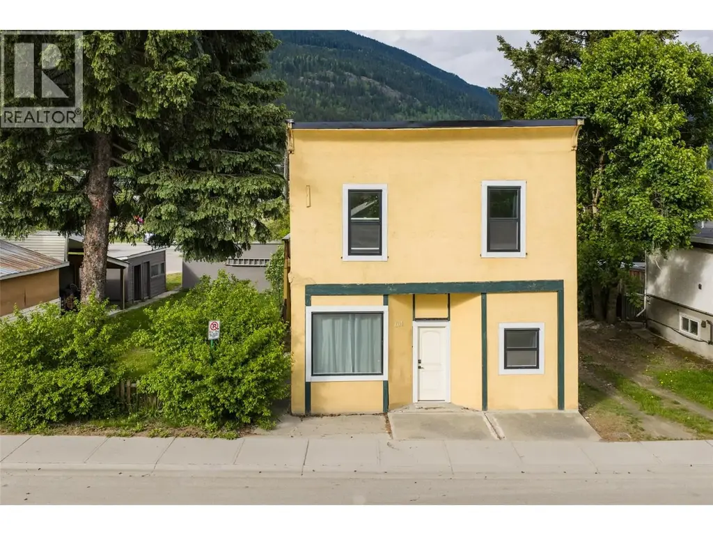 604 Fourth Street E, Revelstoke